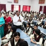 जनसुनवाई में छात्रा ने रखी परिवार की पीड़ा, पुनर्वास और मुआवजे को लेकर उठाए सवाल जनसुनवाई में छात्रा ने रखी परिवार की पीड़ा, पुनर्वास और मुआवजे को लेकर उठाए सवाल