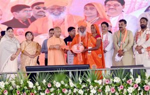 सीएम ने अनेक लाभार्थियों को दिया स्वीकृति पत्र, चेक, चाबी, नियुक्ति पत्र सीएम ने अनेक लाभार्थियों को दिया स्वीकृति पत्र, चेक, चाबी, नियुक्ति पत्र