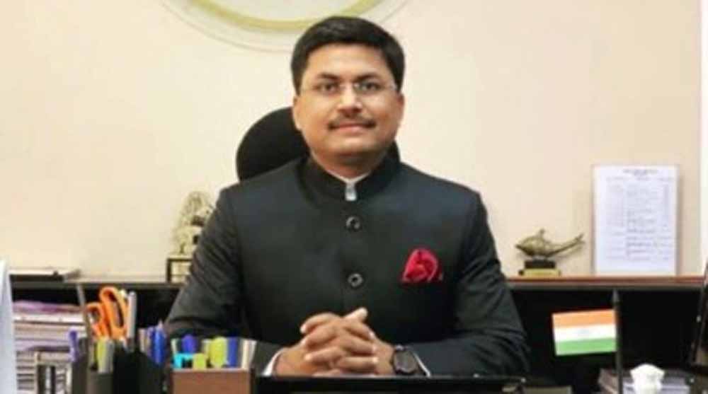 IAS अवनीश शरण ने 45 की उम्र में दिखाई गजब की फिटनेस, सोशल मीडिया पर साझा की प्रेरणादायक यात्रा