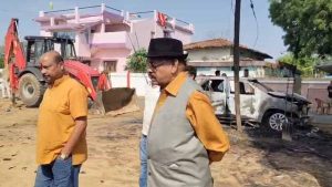 रेत कारोबार को लेकर खूनी संघर्ष, फॉर्च्यूनर में सवार शख्स की जलकर मौत; 4 संदिग्ध पकड़े गए रेत कारोबार को लेकर खूनी संघर्ष, फॉर्च्यूनर में सवार शख्स की जलकर मौत; 4 संदिग्ध पकड़े गए