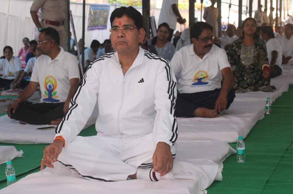 योग और नृत्य का अद्भुत संगम: सारंगढ़ में बच्चों ने संगीत की धुन पर योग मुद्राओं से मोहा मन