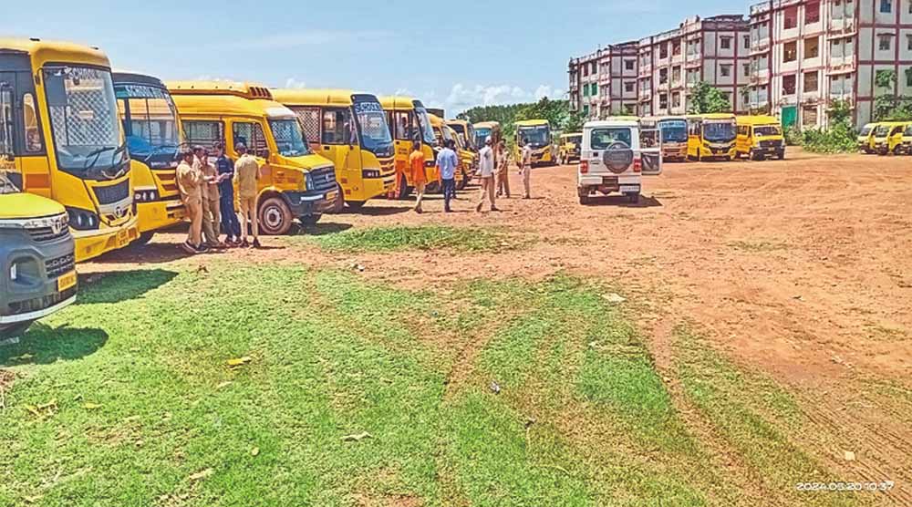 स्कूल बसों की जांच में बड़ा खुलासा, जगदलपुर के 44 वाहन जांच से रहे नदारद