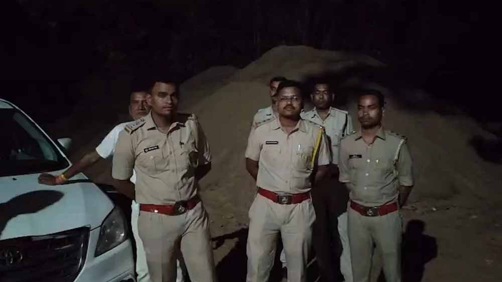 रेत माफियाओं पर सख्ती: भाजपा नेता हत्याकांड के बाद रातभर चला संयुक्त उड़नदस्ता का अभियान रेत माफियाओं पर सख्ती: भाजपा नेता हत्याकांड के बाद रातभर चला संयुक्त उड़नदस्ता का अभियान