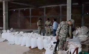 गोदाम में डिटर्जेंट नहीं, बन रहा था गुटखा! छापेमारी के बाद फरार किराएदार की तलाश गोदाम में डिटर्जेंट नहीं, बन रहा था गुटखा! छापेमारी के बाद फरार किराएदार की तलाश