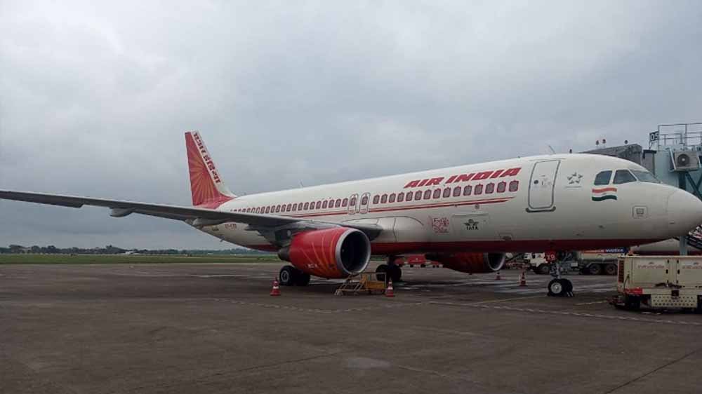 दिल्ली से रायपुर आ रही एअर इंडिया फ्लाइट बर्ड हिट का शिकार, एयरपोर्ट पर हड़कंप दिल्ली से रायपुर आ रही एअर इंडिया फ्लाइट बर्ड हिट का शिकार, एयरपोर्ट पर हड़कंप