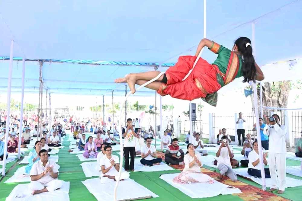 योग से स्वस्थ जीवन और सशक्त समाज का निर्माण संभव : मंत्री लक्ष्मी राजवाड़े योग से स्वस्थ जीवन और सशक्त समाज का निर्माण संभव : मंत्री लक्ष्मी राजवाड़े