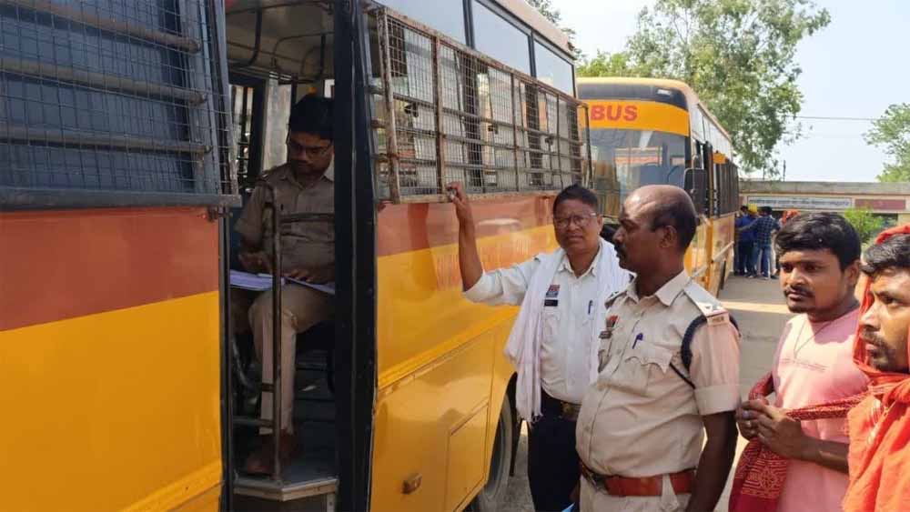 51 स्कूल बसों की जांच, 5 नियमों का उल्लंघन करती मिलीं; कार्रवाई कर काटे चालान 51 स्कूल बसों की जांच, 5 नियमों का उल्लंघन करती मिलीं; कार्रवाई कर काटे चालान