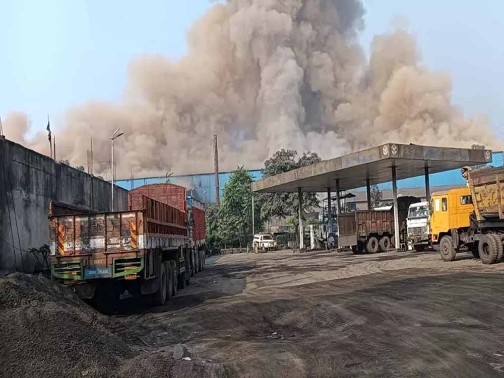रायगढ़ स्टील प्लांट में बड़ा हादसा, फर्नेस विस्फोट में 4 श्रमिक झुलसे