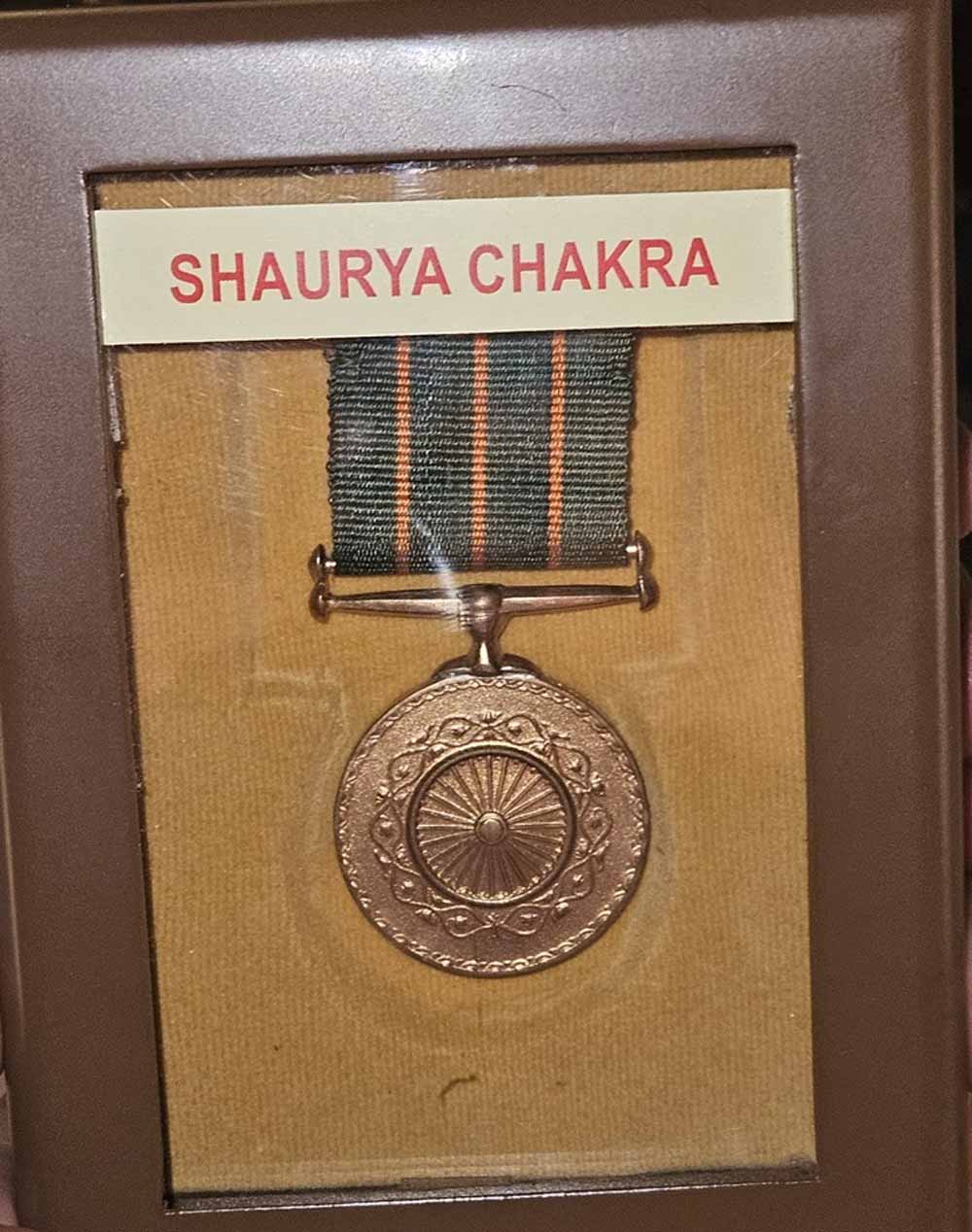 बहादुरी का बड़ा सम्मान! दिल्ली में राष्ट्रपति के हाथों शौर्य चक्र पाएंगे छत्तीसगढ़ के 3 जवान बहादुरी का बड़ा सम्मान! दिल्ली में राष्ट्रपति के हाथों शौर्य चक्र पाएंगे छत्तीसगढ़ के 3 जवान