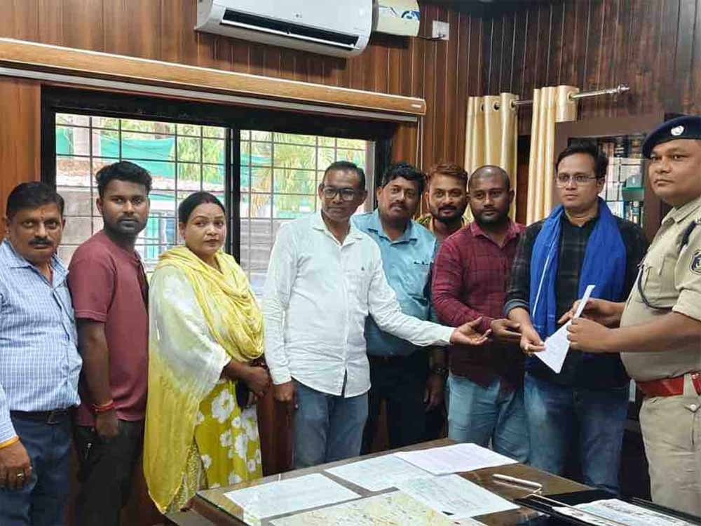 बयान बदलने के लिए पैसों का प्रलोभन देने का आरोप, मुकेश चंद्राकर केस में नया मोड़ बयान बदलने के लिए पैसों का प्रलोभन देने का आरोप, मुकेश चंद्राकर केस में नया मोड़