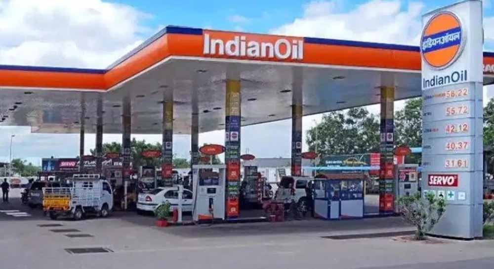 ईंधन की अवैध बिक्री पर सख्ती, डब्बों में पेट्रोल-डीजल बेचने पर होगी कार्रवाई ईंधन की अवैध बिक्री पर सख्ती, डब्बों में पेट्रोल-डीजल बेचने पर होगी कार्रवाई