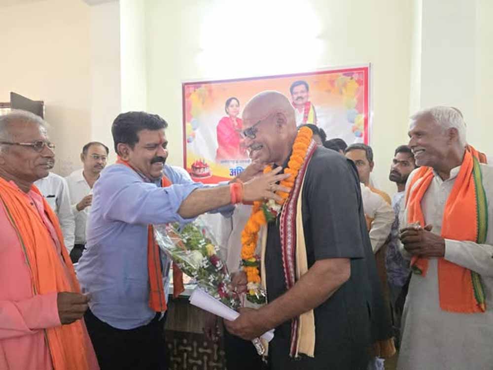 किसानों से जुड़े मुद्दों पर मंथन, समीक्षा बैठक में खाद-बीज और योजनाओं की स्थिति का आकलन किसानों से जुड़े मुद्दों पर मंथन, समीक्षा बैठक में खाद-बीज और योजनाओं की स्थिति का आकलन