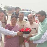 मानवता की मिसाल: डॉ. अर्चना गुप्ता ने सड़क पर घायल युवक की बचाई जान, अस्पताल पहुंचाया