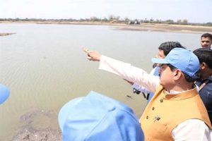 लिंबोदी तालाब के जीर्णोद्धार एवं सौंदर्यीकरण के कार्यों का किया अवलोकन लिंबोदी तालाब के जीर्णोद्धार एवं सौंदर्यीकरण के कार्यों का किया अवलोकन