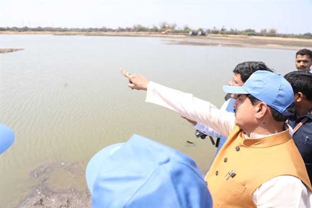 लिंबोदी तालाब के जीर्णोद्धार एवं सौंदर्यीकरण के कार्यों का किया अवलोकन लिंबोदी तालाब के जीर्णोद्धार एवं सौंदर्यीकरण के कार्यों का किया अवलोकन