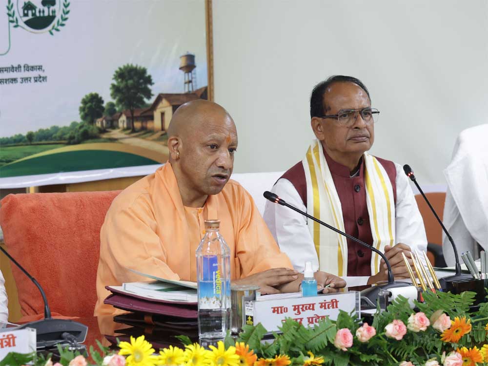 केंद्रीय मंत्री ने प्रधानमंत्री आवास योजना (ग्रामीण) के अगले चरण के लिए 6.18 लाख पात्र लाभार्थियों की सूची मुख्यमंत्री को सौंपी