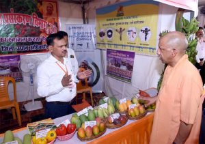 कानपुर में आयोजित ‘प्राकृतिक खेती कार्यशाला-2026’ में गोसंरक्षण के लाभ बताए मुख्यमंत्री योगी आदित्यनाथ ने, प्राकृतिक खेती करने वाले किसानों को सम्मानित भी किया कानपुर में आयोजित ‘प्राकृतिक खेती कार्यशाला-2026’ में गोसंरक्षण के लाभ बताए मुख्यमंत्री योगी आदित्यनाथ ने, प्राकृतिक खेती करने वाले किसानों को सम्मानित भी किया