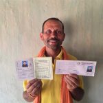 खेत में बैल चराते समय दर्ज कराई शिकायत, प्रशासन ने घर पहुंचकर खुलवाया बैंक खाता और बनवाया किसान क्रेडिट कार्ड खेत में बैल चराते समय दर्ज कराई शिकायत, प्रशासन ने घर पहुंचकर खुलवाया बैंक खाता और बनवाया किसान क्रेडिट कार्ड