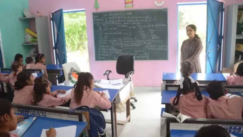 सरकारी स्कूलों में बड़ा बदलाव! शिक्षकों के साथ अब अधिकारी भी ऑनलाइन दर्ज करेंगे उपस्थिति