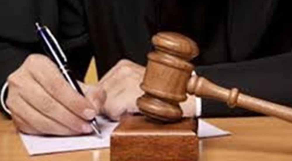 हाईकोर्ट की बड़ी टिप्पणी: मृतक शिक्षाकर्मी के आश्रित को अनुकंपा नियुक्ति से वंचित नहीं किया जा सकता हाईकोर्ट की बड़ी टिप्पणी: मृतक शिक्षाकर्मी के आश्रित को अनुकंपा नियुक्ति से वंचित नहीं किया जा सकता