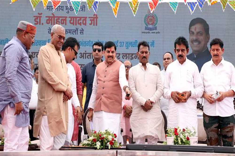 मुख्यमंत्री डॉ. यादव ने इंदौर में किया सड़क निर्माण कार्य का किया भूमि-पूजन मुख्यमंत्री डॉ. यादव ने इंदौर में किया सड़क निर्माण कार्य का किया भूमि-पूजन