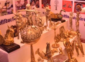 राष्ट्रपति ने प्रदर्शनी स्टॉल में प्रदर्शित उत्पादों का किया अवलोकन राष्ट्रपति ने प्रदर्शनी स्टॉल में प्रदर्शित उत्पादों का किया अवलोकन