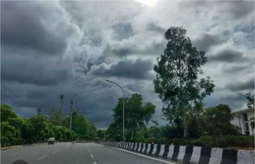गर्मी से राहत: मध्यप्रदेश में प्री-मानसून की दस्तक, कई जिलों में बारिश और तेज हवाओं का अलर्ट गर्मी से राहत: मध्यप्रदेश में प्री-मानसून की दस्तक, कई जिलों में बारिश और तेज हवाओं का अलर्ट