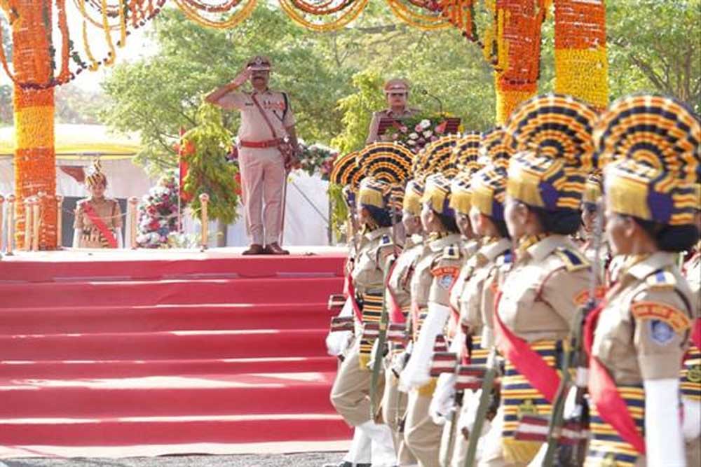 डीजीपी कैलाश मकवाणा के मुख्य आतिथ्य में पुलिस प्रशिक्षण महाविद्यालय इंदौर में 78वें नव आरक्षक बुनियादी प्रशिक्षण सत्र का दीक्षांत समारोह सम्पन्न डीजीपी कैलाश मकवाणा के मुख्य आतिथ्य में पुलिस प्रशिक्षण महाविद्यालय इंदौर में 78वें नव आरक्षक बुनियादी प्रशिक्षण सत्र का दीक्षांत समारोह सम्पन्न