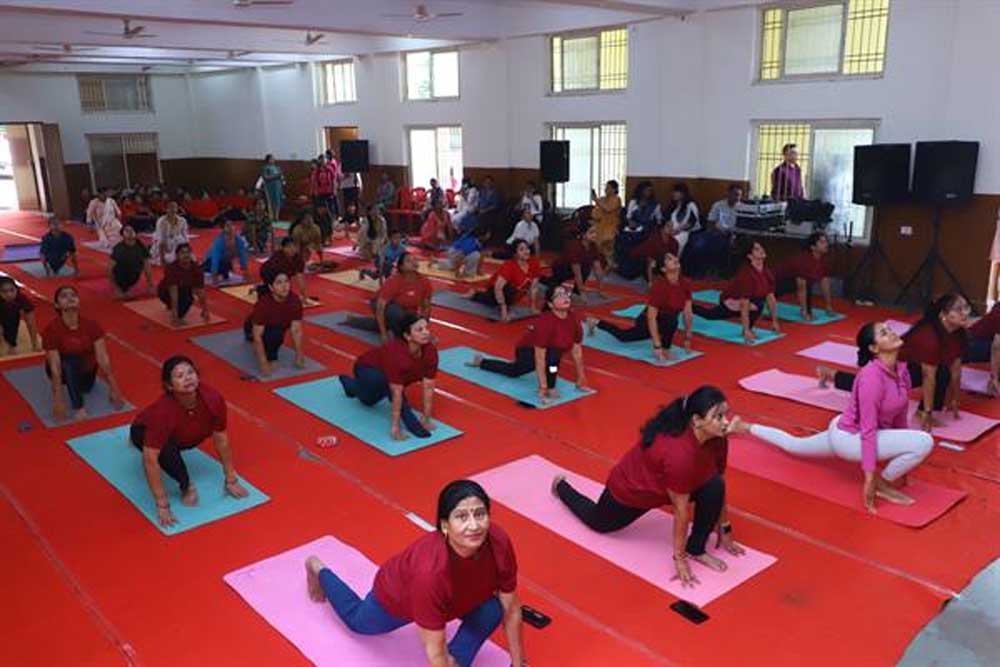 अंतर्राष्ट्रीय योग दिवस पर पुलिस परिवार ने किया सामूहिक योगाभ्यास अंतर्राष्ट्रीय योग दिवस पर पुलिस परिवार ने किया सामूहिक योगाभ्यास