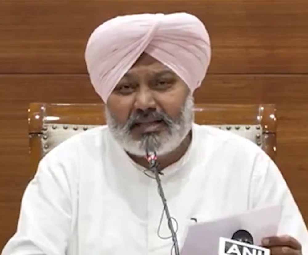 रसोई गैस महंगी होने पर सियासी वार, वित्त मंत्री हरपाल चीमा ने केंद्र सरकार पर साधा निशाना रसोई गैस महंगी होने पर सियासी वार, वित्त मंत्री हरपाल चीमा ने केंद्र सरकार पर साधा निशाना