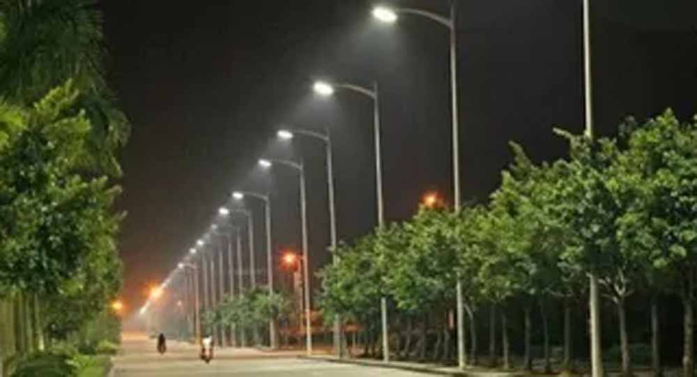 सुरक्षा को प्राथमिकता: विकास मार्ग पर स्ट्रीट लाइट लगाने का फैसला, पैदल और साइकिल चालकों को फायदा सुरक्षा को प्राथमिकता: विकास मार्ग पर स्ट्रीट लाइट लगाने का फैसला, पैदल और साइकिल चालकों को फायदा