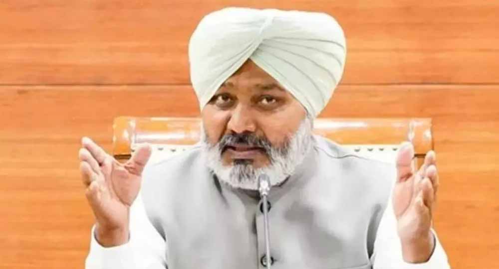 पासिंग फीस और अवैध वाहनों पर सरकार सख्त, मंत्री चीमा ने समाधान का दिया भरोसा