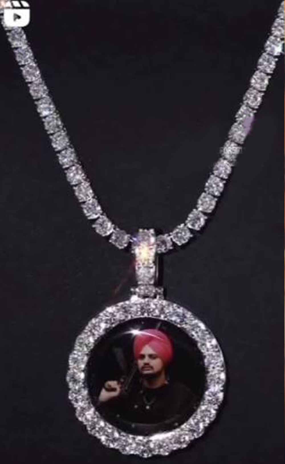 रिवाल्वर थीम और लग्जरी पेंडेंट की चर्चा, यूएस ज्वेलरी शो में दिखा सिद्धू मूसेवाला का अनोखा अंदाज