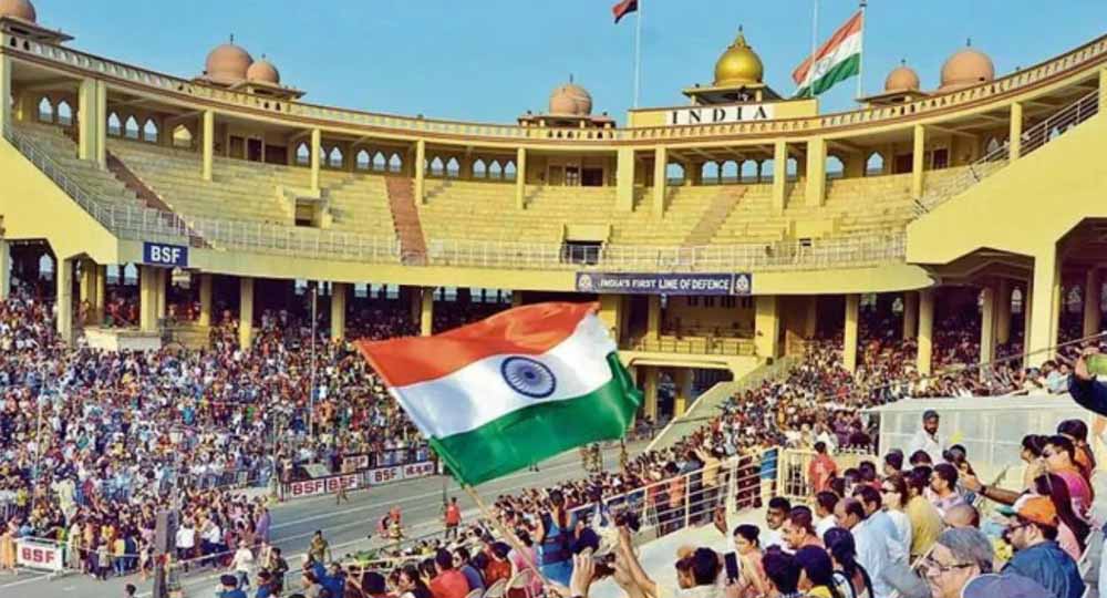 सीमा पर योग का संदेश, अटारी-वाघा बॉर्डर पर BSF संग हजारों लोगों ने किया अभ्यास