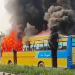 80 यात्रियों से भरी बस में अचानक भड़की आग, लुधियाना में अफरा-तफरी का माहौल 80 यात्रियों से भरी बस में अचानक भड़की आग, लुधियाना में अफरा-तफरी का माहौल