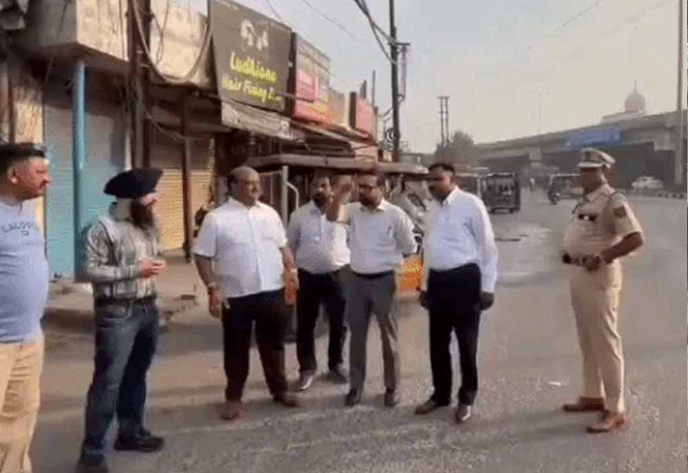 लुधियाना के नए निगम कमिश्नर का एक्शन मोड, चार्ज लेते ही शहर की सड़कों पर पहुंचे लुधियाना के नए निगम कमिश्नर का एक्शन मोड, चार्ज लेते ही शहर की सड़कों पर पहुंचे
