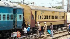 रेल मंत्रालय अलर्ट मोड पर, लुधियाना हादसे के बाद पूरे देश में बढ़ाई गई निगरानी रेल मंत्रालय अलर्ट मोड पर, लुधियाना हादसे के बाद पूरे देश में बढ़ाई गई निगरानी