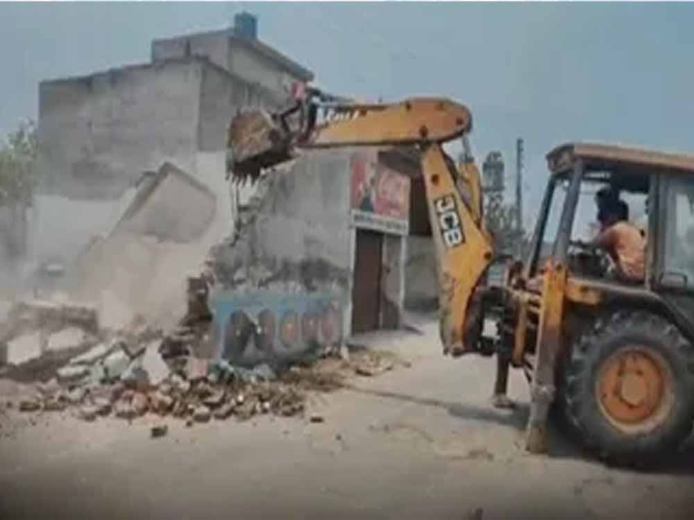Punjab News: होशियारपुर में ड्रग तस्करी से जुड़ी अवैध संपत्ति ध्वस्त, आरोपी दंपती पर प्रशासन की कार्रवाई