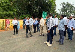 लोक निर्माण विभाग के सचिव ने निर्माण कार्यों का किया निरीक्षण, अधिकारियों की बैठक लेकर दिए आवश्यक निर्देश लोक निर्माण विभाग के सचिव ने निर्माण कार्यों का किया निरीक्षण, अधिकारियों की बैठक लेकर दिए आवश्यक निर्देश