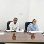 कार्यों में अपेक्षित प्रगति नहीं लाने वाले ठेकेदारों को नोटिस जारी करने तथा ब्लैक-लिस्ट करने के दिए निर्देश