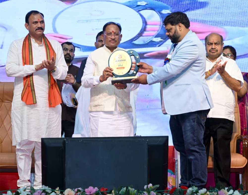 एनएचएम कर्मचारी संघ के प्रदेश स्तरीय महासम्मेलन में शामिल हुए मुख्यमंत्री