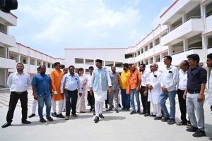 प्रधानमंत्री मोदी के 12 वर्ष पूर्ण होने पर मंत्री  सारंग ने नरेला शासकीय महाविद्यालय में विद्यार्थियों से किया संवाद