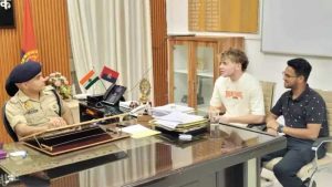 अहमदाबाद में हुए आईपीएल के फाइनल में चोरी हो गया था जेक जैकिंग्स का मोबाइल, अलीगढ़ पुलिस ने बरामद कर लौटाया