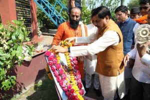 मुख्यमंत्री ने वीरांगना रानी लक्ष्मीबाई के बलिदान दिवस पर इंदौर में किया माल्यार्पण