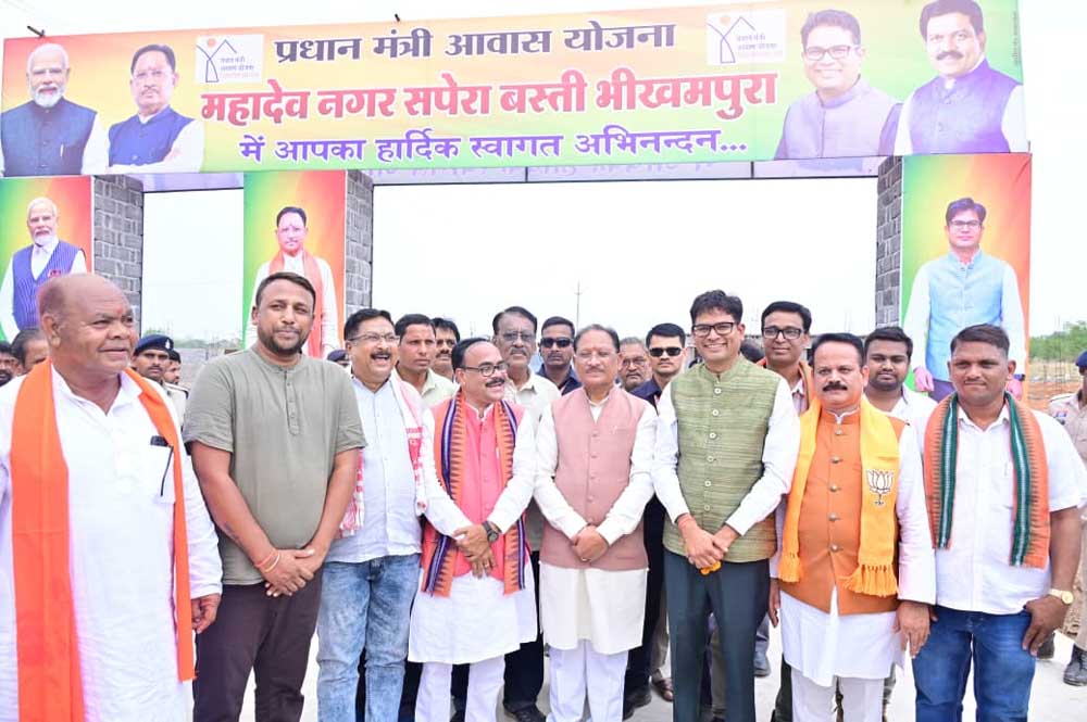 मुख्यमंत्री  विष्णु देव साय ने भीखमपुरा में निर्माणाधीन पीएम आवासों का किया निरीक्षण