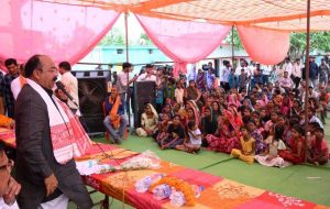 56 लाख रुपए के विकास कार्यों की घोषणा की, युवाओं को दिए क्रिकेट किट 56 लाख रुपए के विकास कार्यों की घोषणा की, युवाओं को दिए क्रिकेट किट