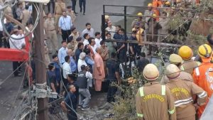 लखनऊ आग हादसे से नाराज CM योगी, अधिकारियों को लगाई फटकार; जिम्मेदारों पर गिर सकती है गाज