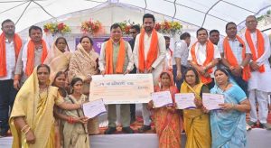 100 से अधिक हितग्राहियों को राशन कार्ड, आवास की चाबी, बीज, सुपोषण किट, श्रवण यंत्र व अन्य सामग्री का वितरण
