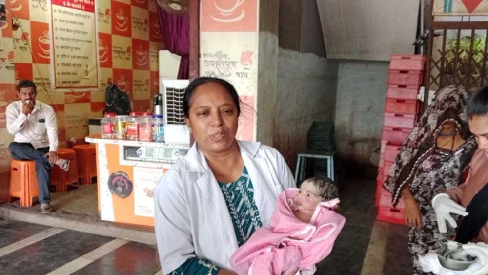 अस्पताल पहुंचने से पहले प्रसव: खरगोन के सार्वजनिक शौचालय में गूंजी नवजात की किलकारी अस्पताल पहुंचने से पहले प्रसव: खरगोन के सार्वजनिक शौचालय में गूंजी नवजात की किलकारी
