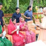 मुख्यमंत्री योगी आदित्यनाथ ने गोरखनाथ मंदिर में किया जनता दर्शन, 200 लोगों की सुनीं समस्याएं